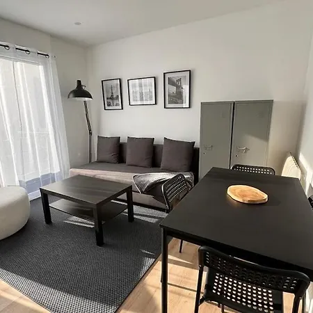 Hotel Charmante Maison A 3 Min A Pied Du Rer B *