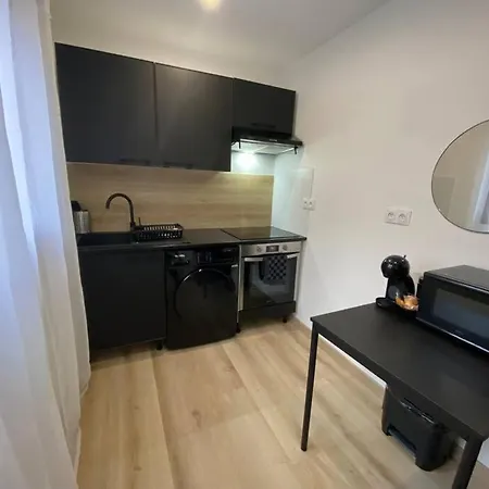 Hotel Charmante Maison A 3 Min A Pied Du Rer B *
